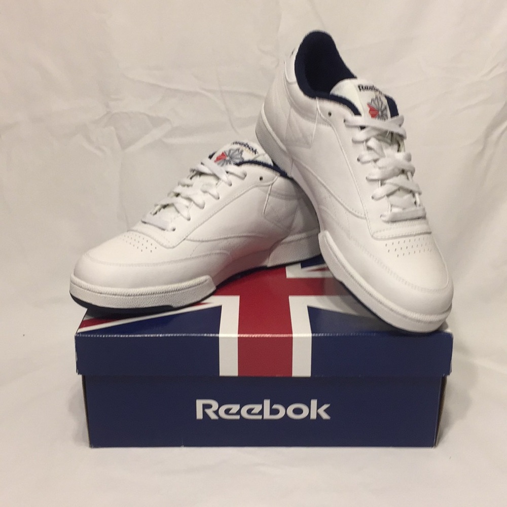 White and Navy Reebok classic men’s size 8 1/2